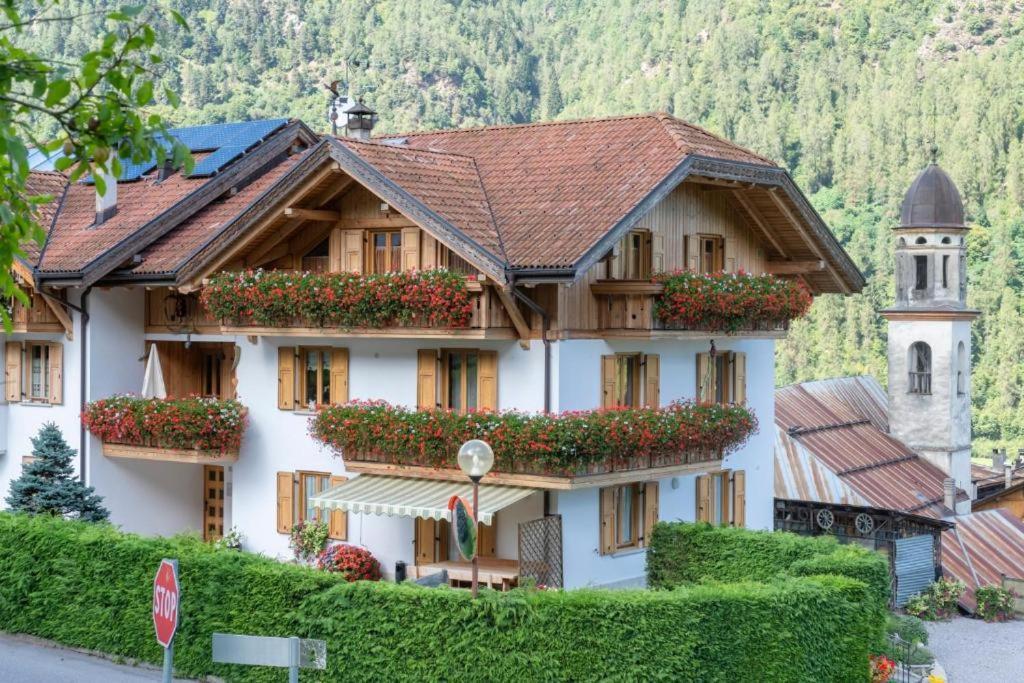 Appartamento Mansarda Patrizia E Franco Val Di Sole Commezzadura Buitenkant foto